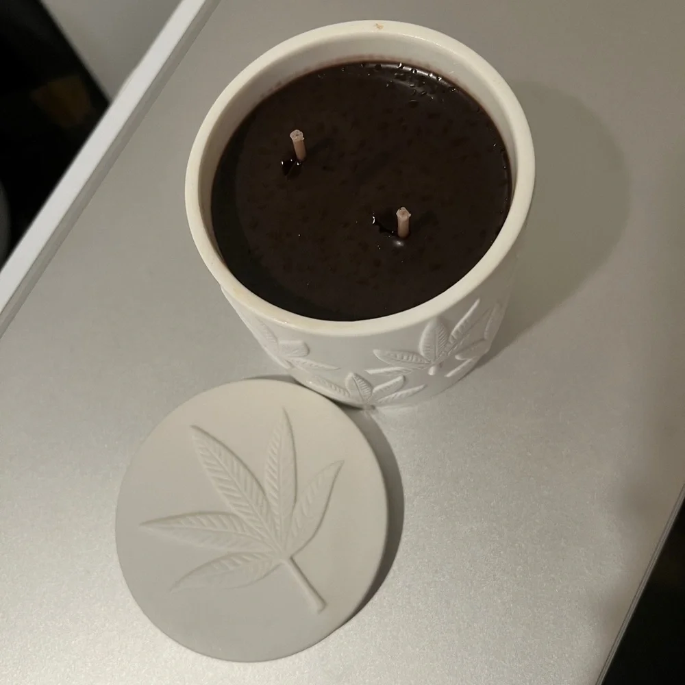 Jonathan Adler Hashish Ceramic Candle *NEW* MSRP: $88+tax - Picture 2 of 5